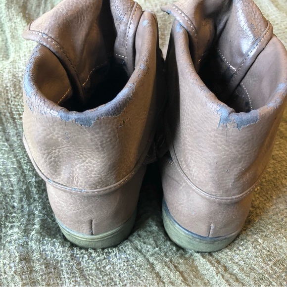 Gray-brown Rocket Dog brand fold-down, lace-up ankle boots. US size 9 - Picture 5 of 8